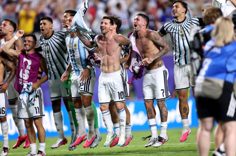 Argentina derrotó a Suiza en el alargue y jugará una semifinal histórica ante Inglaterra